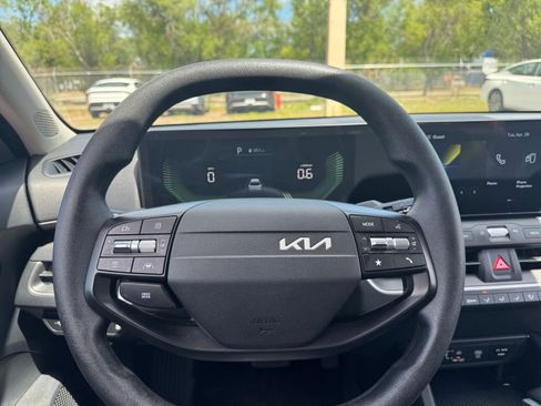 Used 2025 Kia K4 FWD image 27