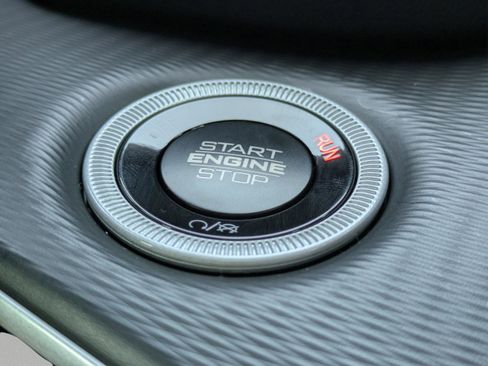 New 2025 Jeep Grand Cherokee L Laredo image 32