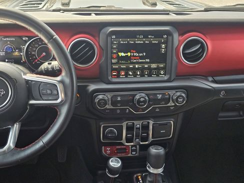 Used 2022 Jeep Wrangler Unlimited Rubicon AWD/4WD image 16