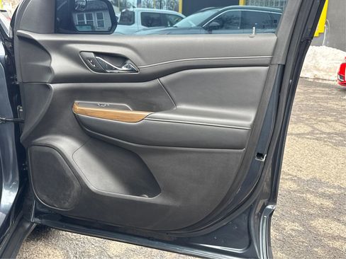 Used 2020 GMC Acadia SLE w/ Driver Convenience Package image 16