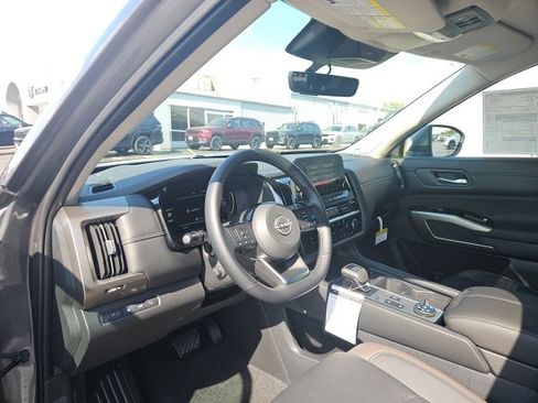 New 2025 Nissan Pathfinder Platinum image 25