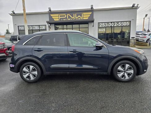 Used 2018 Kia Niro EX Premium image 11