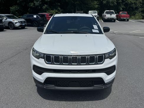 Used 2024 Jeep Compass Sport AWD/4WD image 2