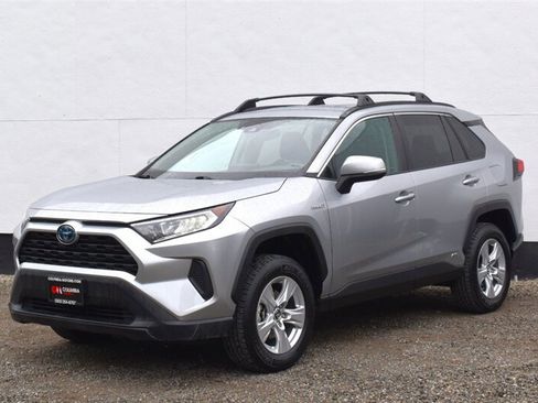 Used 2019 Toyota RAV4 LE w/ Carpet Mat Package AWD/4WD image 8