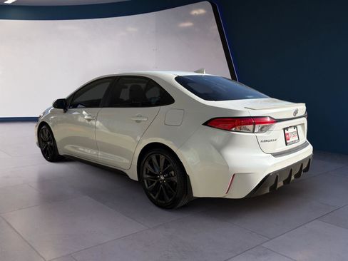 Used 2024 Toyota Corolla SE w/ SE Premium Package image 3