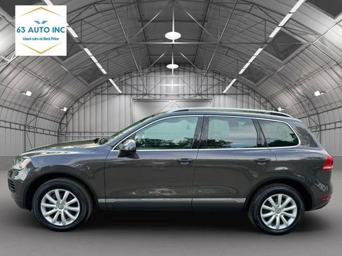 Used 2012 Volkswagen Touareg Sport AWD/4WD image 2