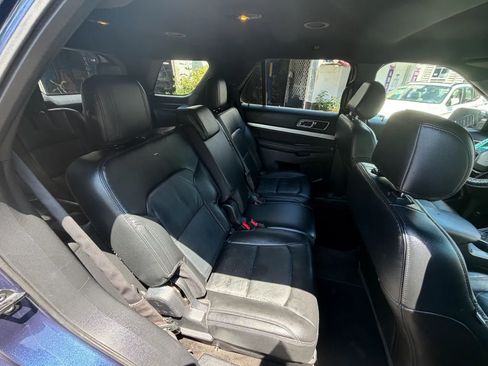 Used 2016 Ford Explorer XLT w/ Equipment Group 202A AWD/4WD image 30