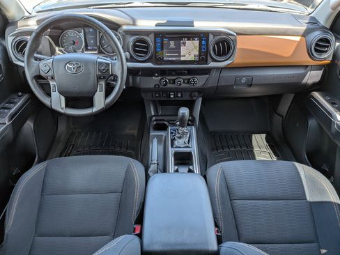 Used 2018 Toyota Tacoma SR5 RWD image 14