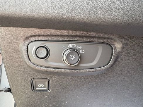Used 2023 GMC Terrain SLE w/ Driver Convenience Package FWD image 18