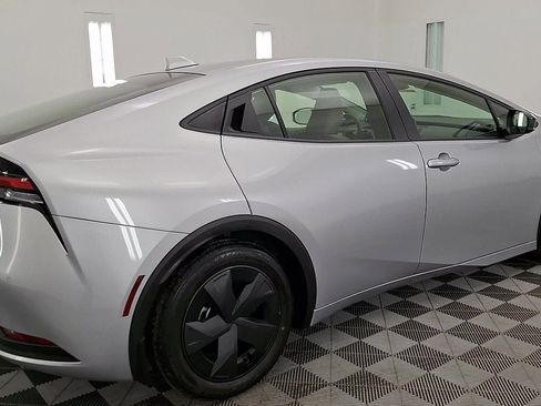 Used 2025 Toyota Prius LE image 4