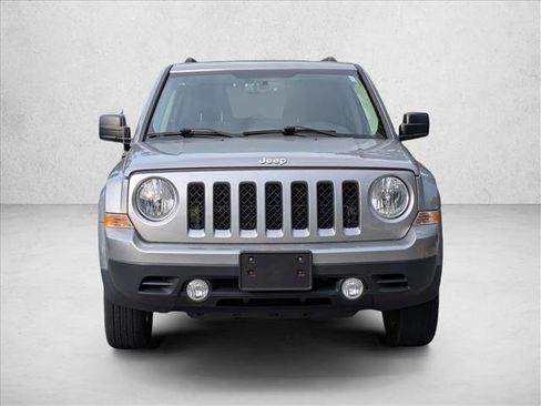 Used 2017 Jeep Patriot Sport w/ Power Value Group AWD/4WD image 2