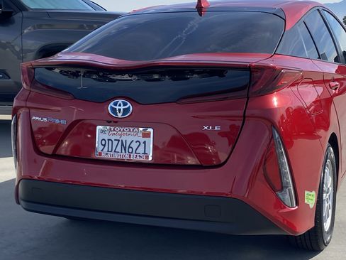 Certified 2022 Toyota Prius Prime XLE image 3
