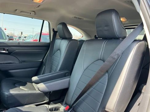 Used 2024 Toyota Highlander XLE image 38
