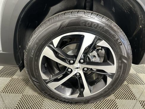 Used 2024 Chevrolet Trax RS w/ Driver Confidence Package FWD image 32