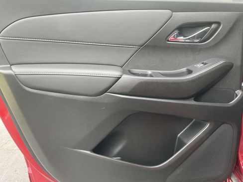 Used 2023 Chevrolet Traverse Premier FWD image 15