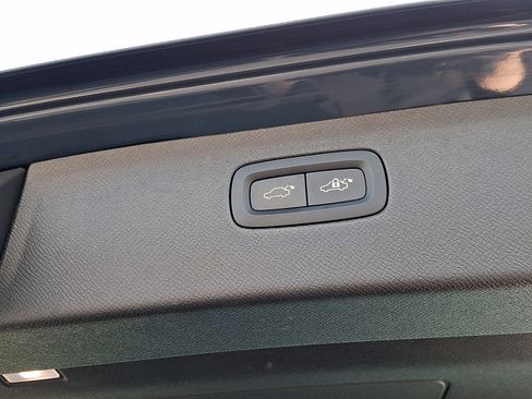 Used 2022 Volvo XC90 T6 Momentum w/ Advanced Package image 29