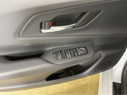 Used 2025 Toyota Prius AWD image 33