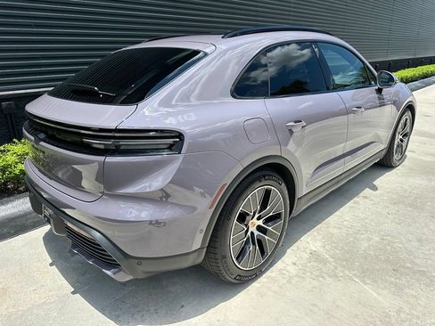 Certified 2025 Porsche Macan 4S Electric AWD/4WD image 10