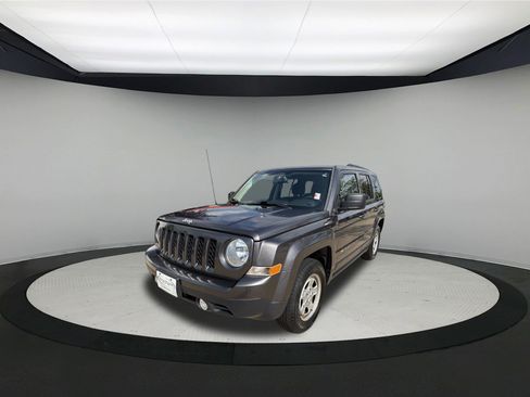 Used 2017 Jeep Patriot Sport w/ Power Value Group FWD image 3