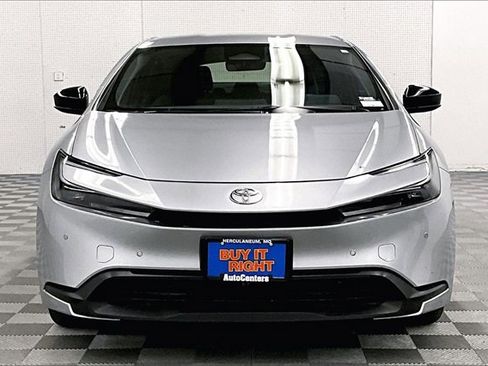 Used 2024 Toyota Prius LE image 3