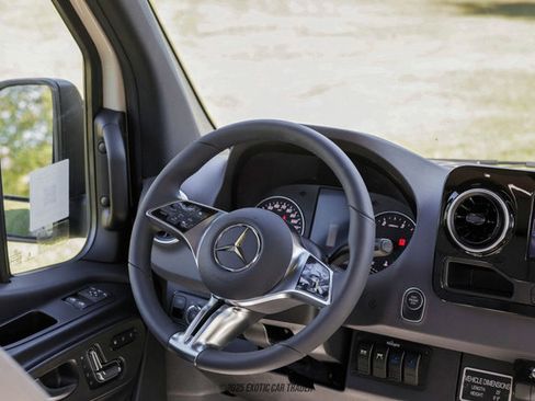Used 2025 Mercedes-Benz Sprinter 2500 image 58