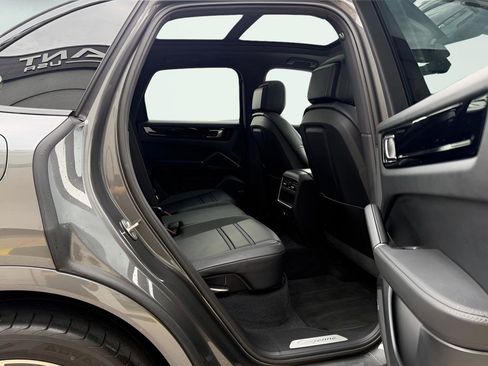 Used 2019 Porsche Cayenne S image 26
