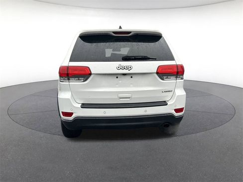 Used 2019 Jeep Grand Cherokee Laredo image 4