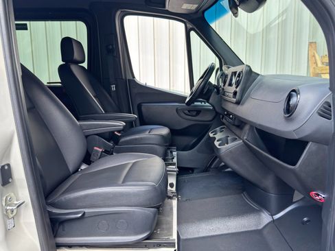Used 2022 Mercedes-Benz Sprinter 2500 image 15