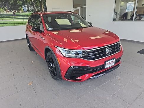Certified 2024 Volkswagen Tiguan SE R-Line image 1