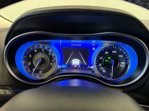 Used 2022 Chrysler 300 Touring L w/ Safetytec Plus Group image 18