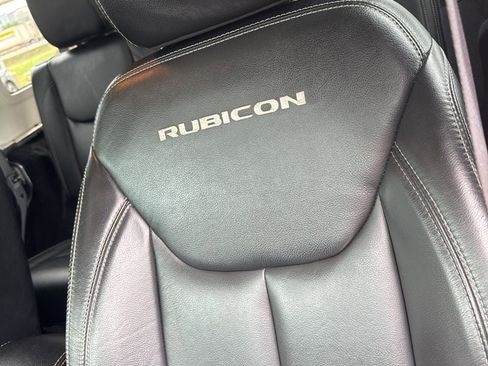 Used 2017 Jeep Wrangler Unlimited Rubicon AWD/4WD image 6