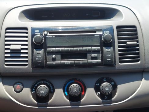 Used 2004 Toyota Camry LE FWD image 12