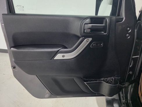 Used 2016 Jeep Wrangler Unlimited Sahara w/ Dual Top Group image 15