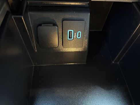 Used 2022 Ford Explorer XLT w/ Equipment Group 202A image 23