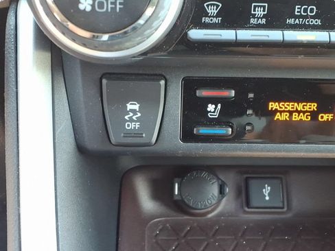 Used 2022 Toyota RAV4 Limited FWD image 20