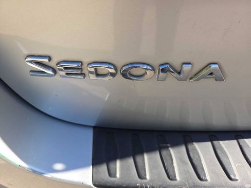 Used 2016 Kia Sedona LX w/ LX Convenience Package FWD image 14