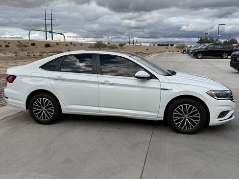 Used 2019 Volkswagen Jetta SEL image 3