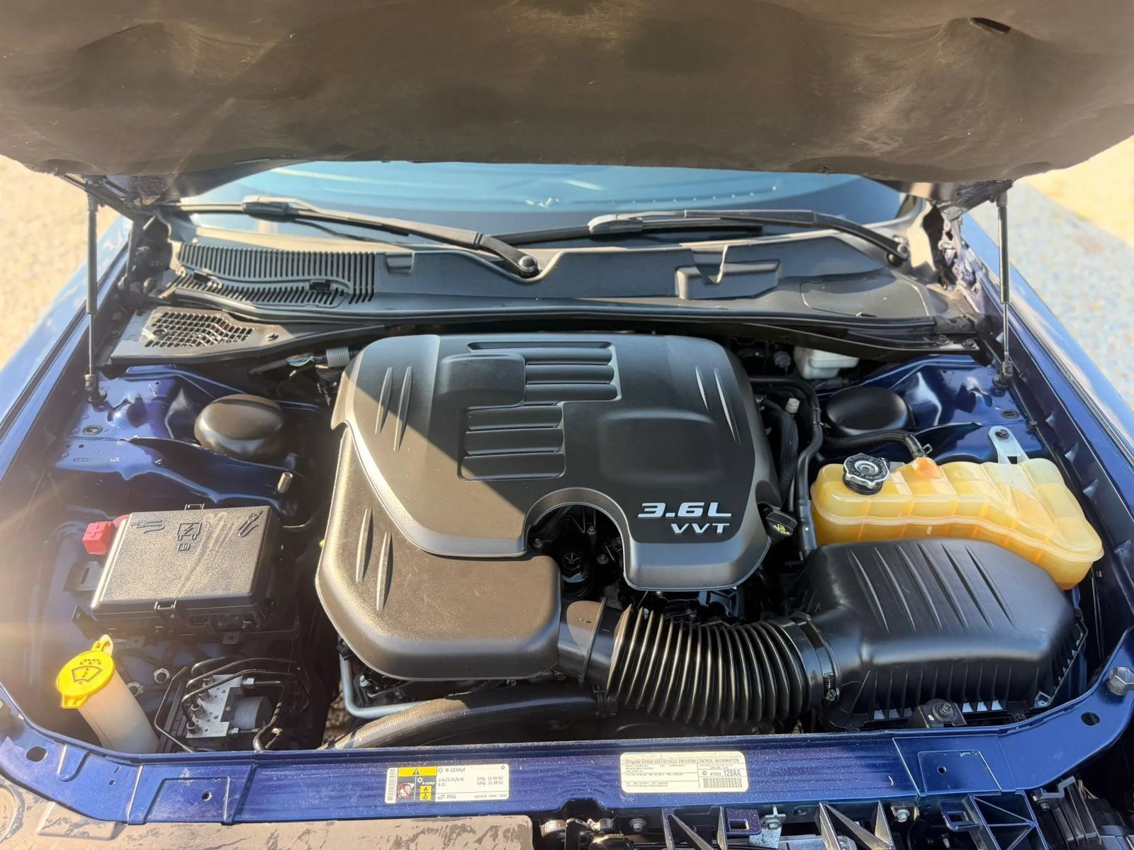 Used 2015 Dodge Challenger SXT RWD image 8