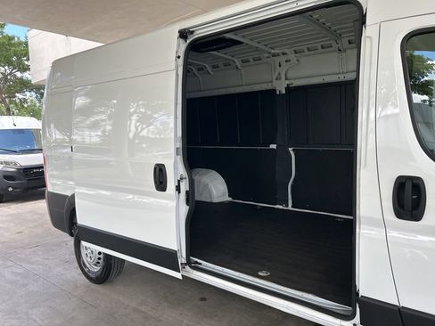 Used 2025 RAM ProMaster 2500 w/ Convenience Group FWD image 27