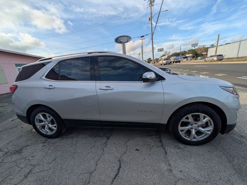 Used 2021 Chevrolet Equinox Premier image 3