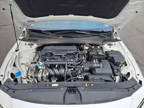 Used 2025 Hyundai Elantra Limited FWD image 38