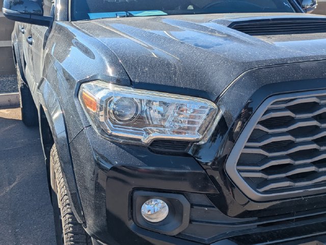 Used 2021 Toyota Tacoma TRD Sport w/ Technology Package RWD image 3