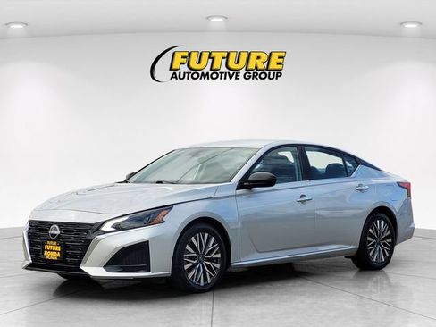 Used 2024 Nissan Altima 2.5 SV FWD image 5
