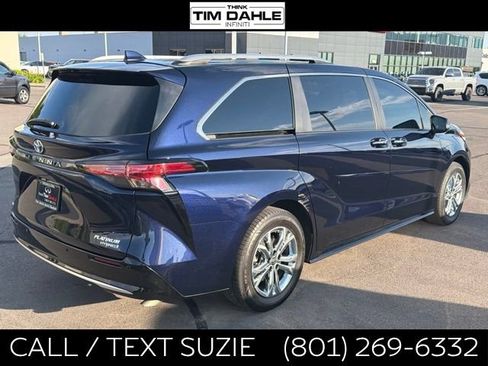 Used 2023 Toyota Sienna Platinum AWD/4WD image 11