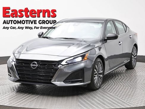 Used 2025 Nissan Altima 2.5 SV image 1