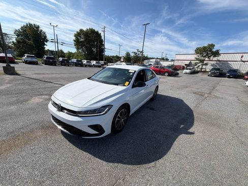 Used 2025 Volkswagen Jetta Sport FWD image 3