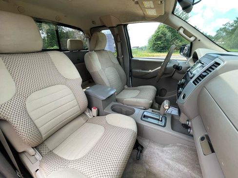 Used 2014 Nissan Frontier SV w/ SV Value Truck Package AWD/4WD image 10