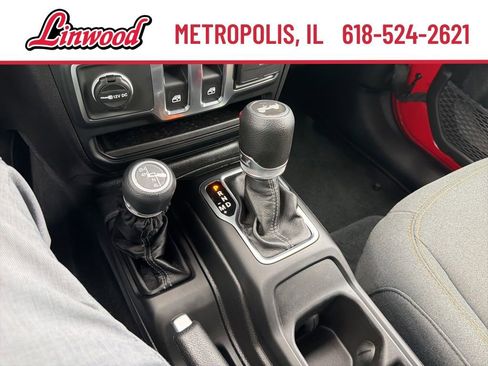 Used 2025 Jeep Wrangler Sport AWD/4WD image 15