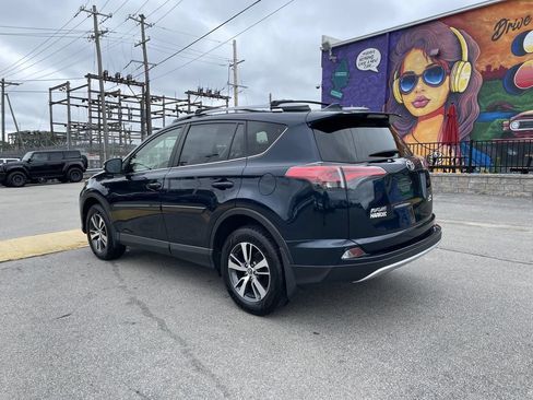 Used 2018 Toyota RAV4 XLE AWD/4WD image 3
