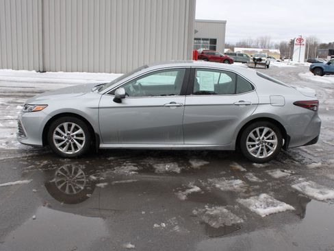 Used 2023 Toyota Camry LE image 5